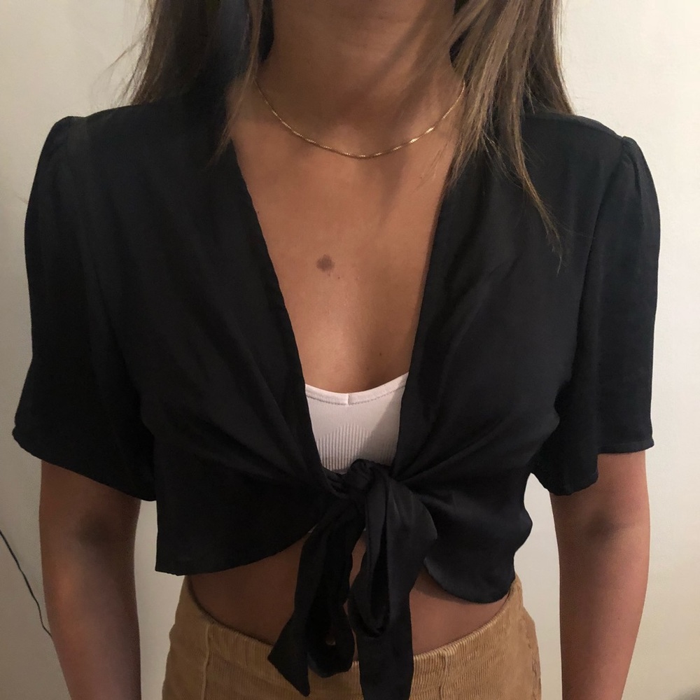 Front tie black crop top